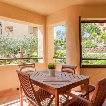 035 - Bright And Relaxing Two Bedroom With Sea Views From The Gardens Apartment