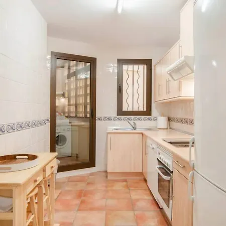 035 - Bright And Relaxing Two Bedroom With Sea Views From The Gardens Apartment