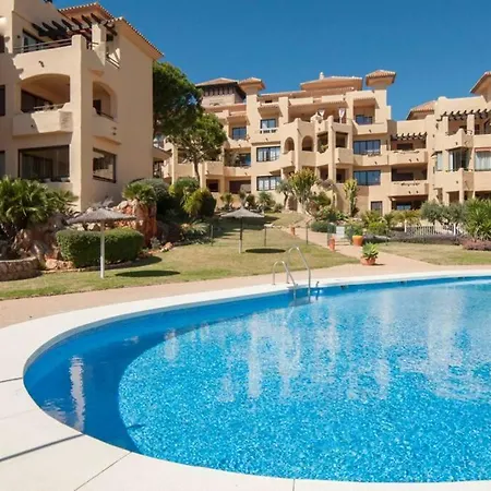 Apartment 035 - Bright And Relaxing Two Bedroom With Sea Views From The Gardens