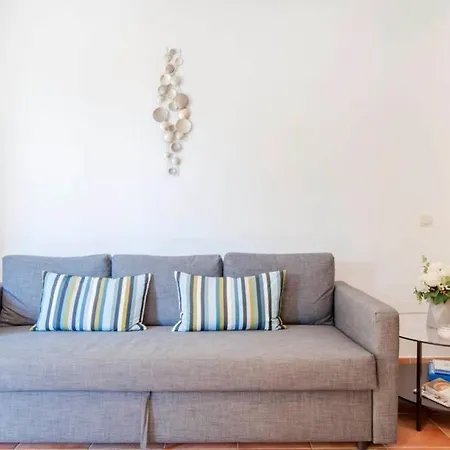 035 - Bright And Relaxing Two Bedroom With Sea Views From The Gardens Apartment